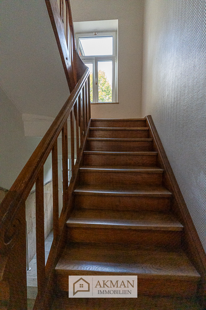 46 | Treppenstufen aus Eichenholz